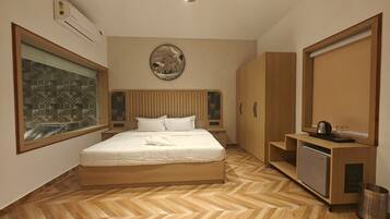 Free WiFi, wheelchair access