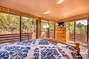 Travel cot, Internet, bed sheets - Close to Pike Nat’l Forest! Lake-View Family Cabin (Divide)