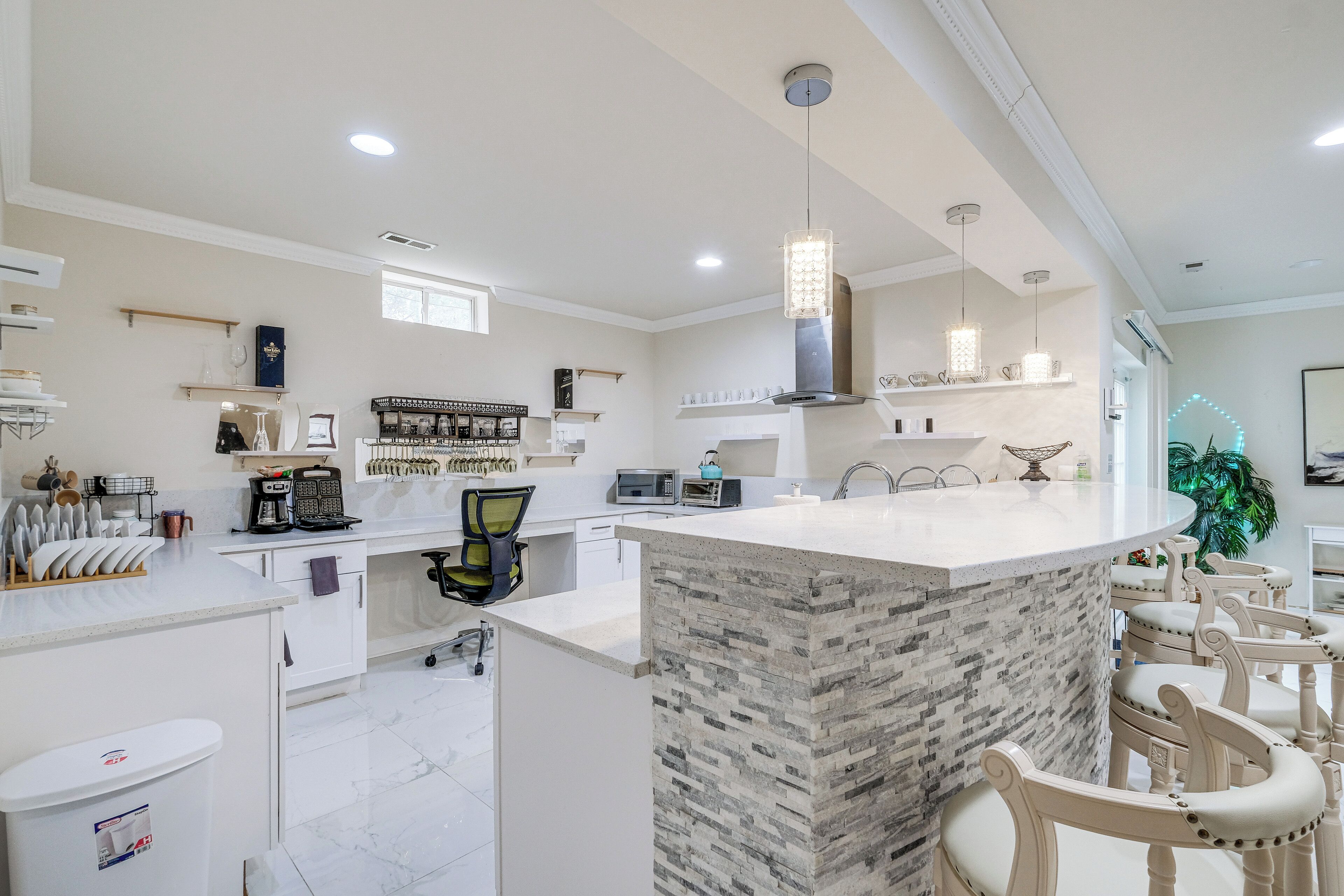 Fridge, microwave, dishwasher, coffee/tea maker