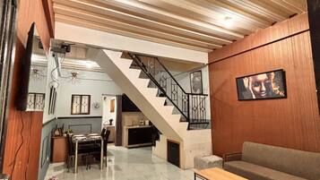 Apartment, 2 Bedrooms, Smoking, Balcony | Living room