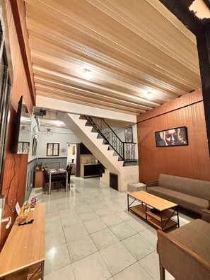 Apartment, 2 Schlafzimmer, Raucher, Balkon | Wohnzimmer