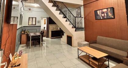 Axon Cozy Modern House Grey Near The Walking Street