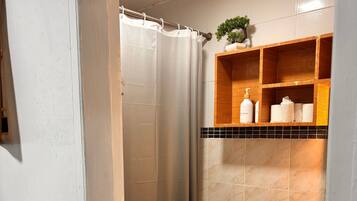 Apartment, 2 Bedrooms, Smoking, Balcony | Bathroom
