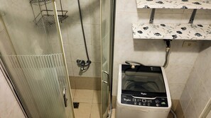 Shower - Monitor Gear Residences 1-bedroom fully furnished apartment in Makati City (Makati City)