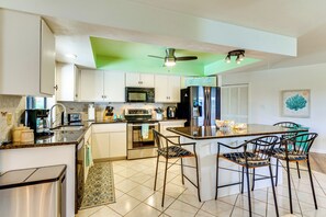 Fridge, microwave, stovetop, dishwasher - Canal-Front Escape w/ Dock & Pool in Cape Coral (Cape Coral)