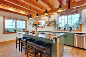 Fridge, microwave, stovetop, dishwasher - Big Groups Welcome! Mtn-View Onalaska Estate (Onalaska)