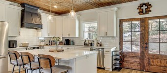 Unplugged Getaway on Lake Secession! Home w/ Dock