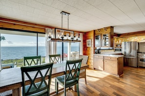 Dining - Whale Watch & Relax Fireside: Puget Sound Gem! (Coupeville)