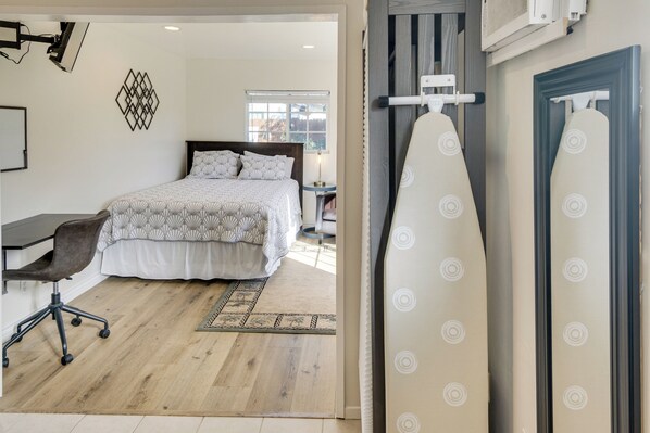 Desk, iron/ironing board, Internet, bed sheets