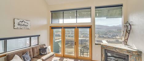 Télévision, cheminée