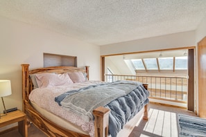 4 bedrooms, Internet, bed sheets - Private Sauna! Spacious Ski Condo Near Winter Park (Fraser)