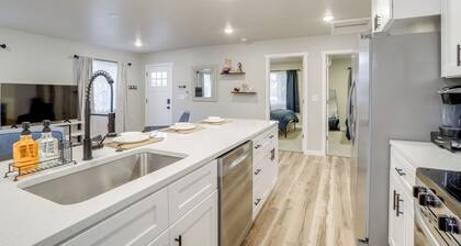 Modern & Pet-Friendly! Northern Colorado Retreat