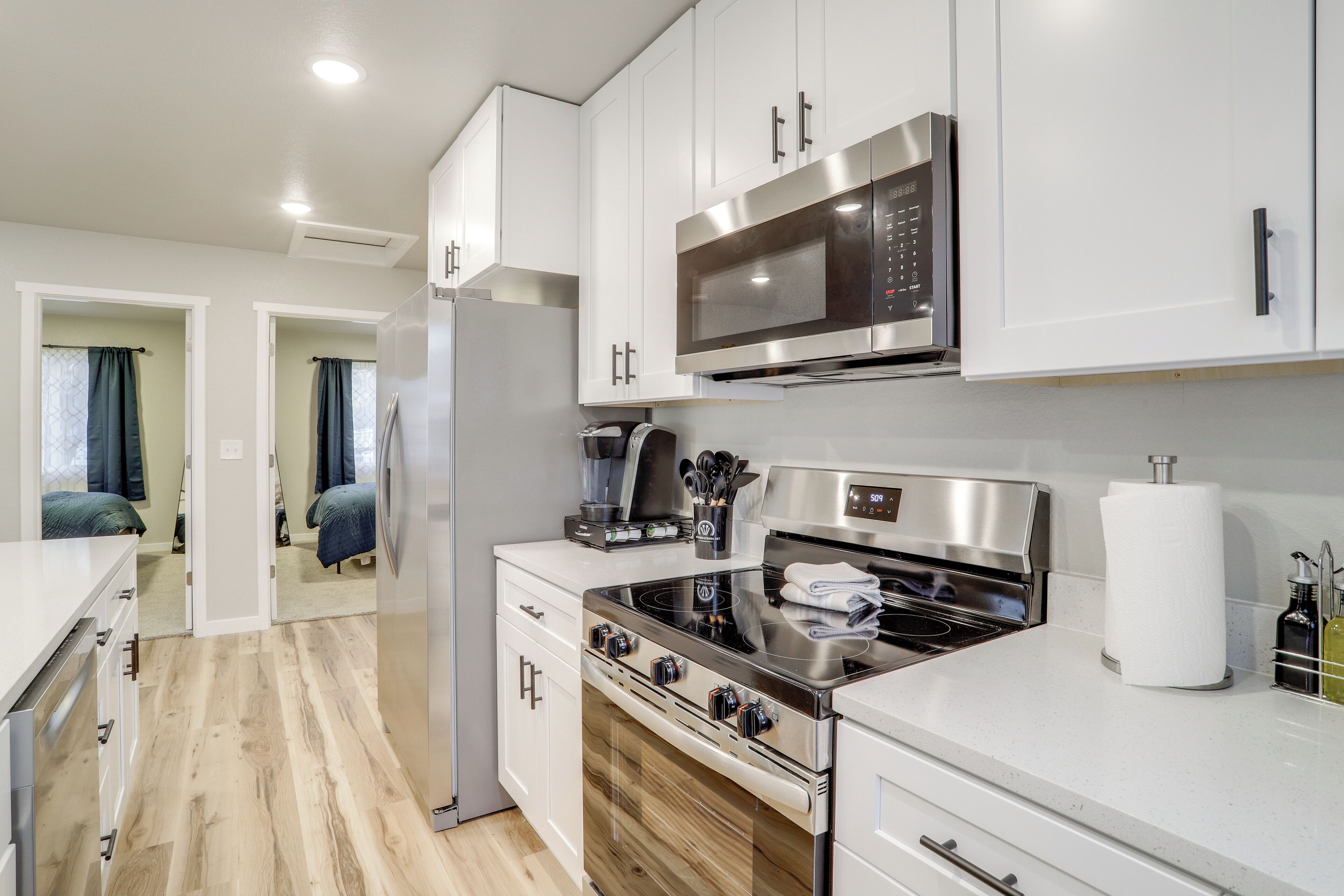 Fridge, microwave, stovetop, dishwasher