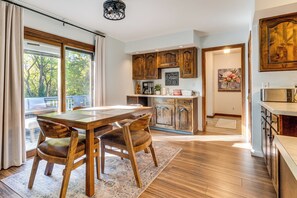 Dining - 4 Mi to Capitol: Spacious Springfield Home w/ Deck (Springfield)
