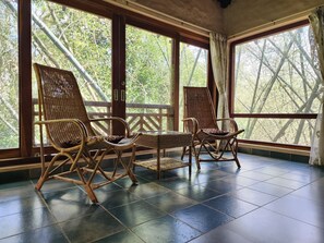 Phòng đôi | Khu phòng khách | TV màn hình phẳng 32-inch có truyền hình vệ tinh 