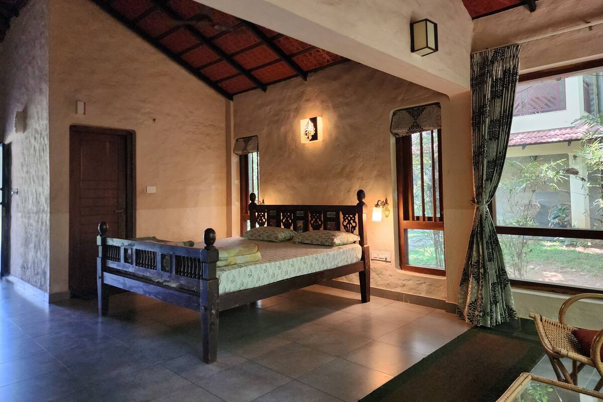 Quarto casal | Escrivaninha, Wi-Fi de cortesia, roupa de cama