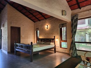 Quarto casal | Escrivaninha, Wi-Fi de cortesia, roupa de cama