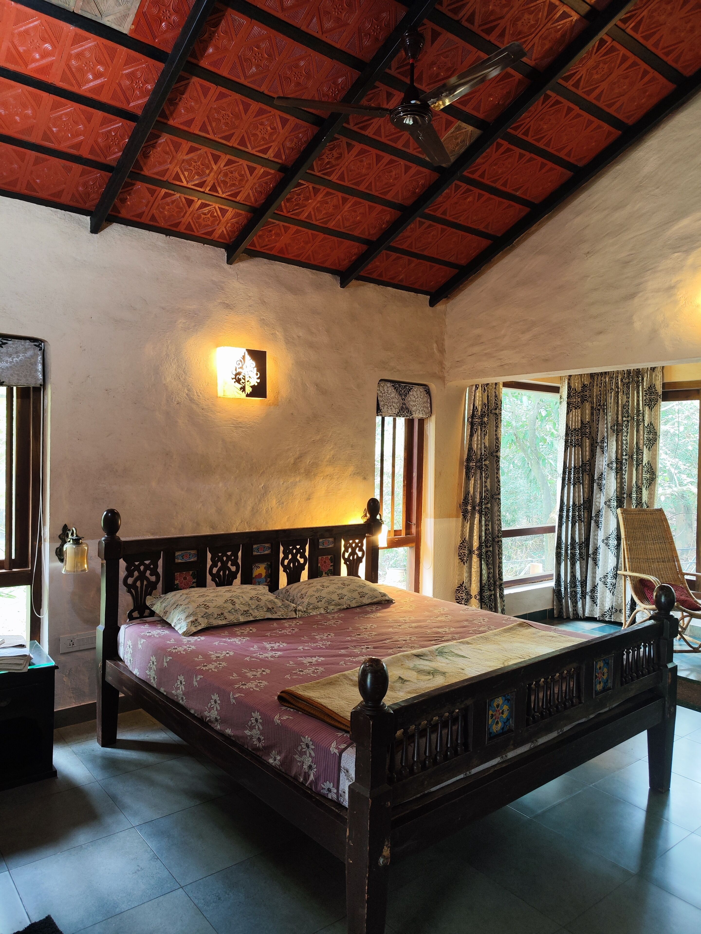 Escriptori, wifi gratuïta i roba de llit 