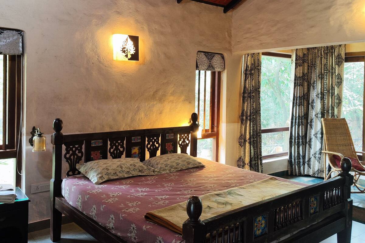 Escrivaninha, Wi-Fi de cortesia, roupa de cama