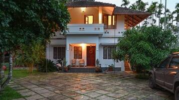 Mặt tiền nơi lưu trú