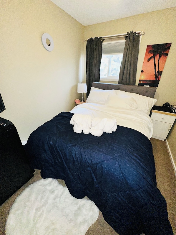 2 bedrooms, iron/ironing board, WiFi, bed sheets - Fantastic 2-bedroom house in soothing Edmonton neighborhood (Edmonton)
