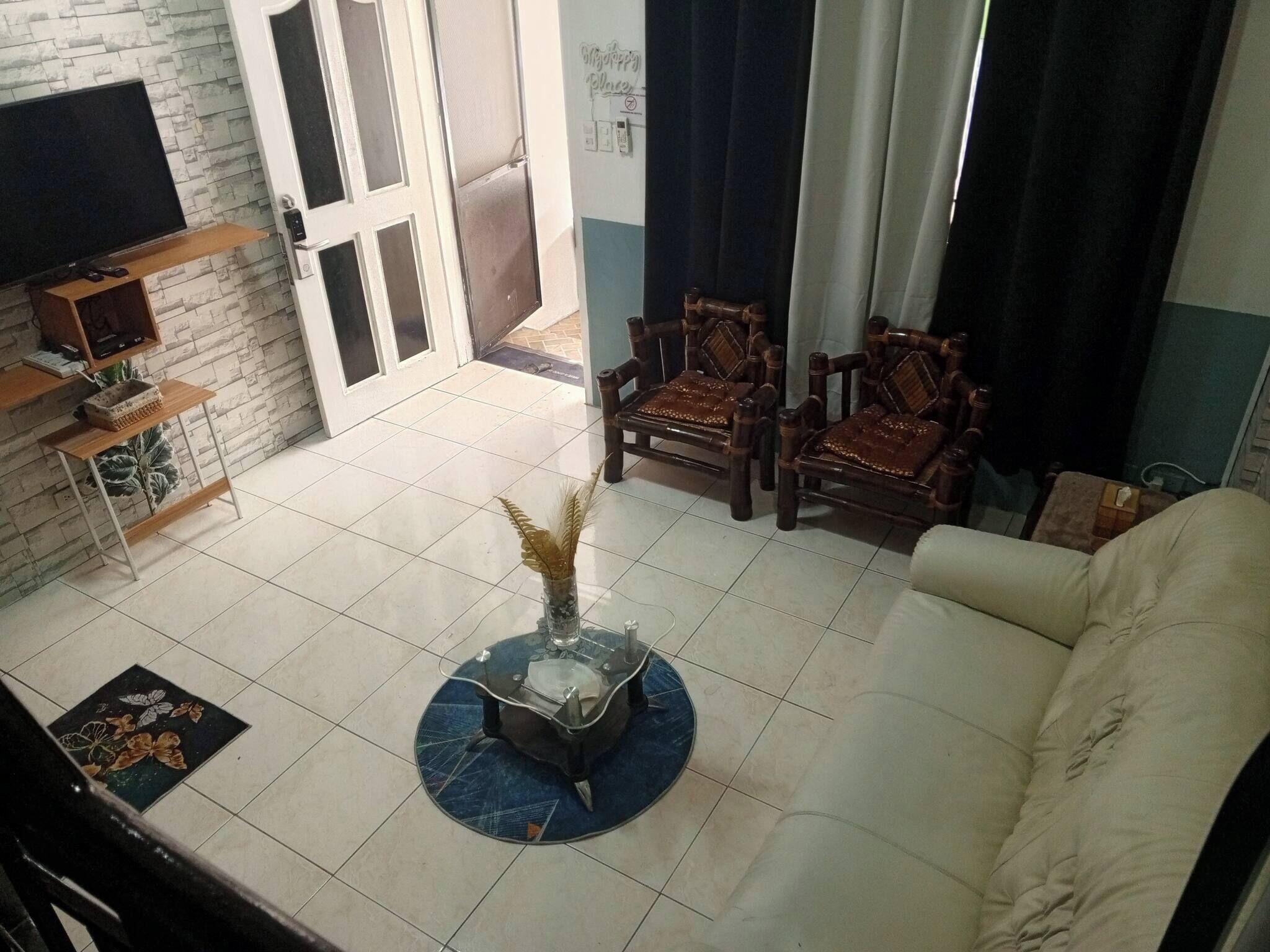 Apartment, 2 Bedrooms, Smoking, Balcony | Living room