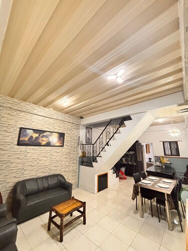 Axon Cozy Modern House Blue Unit Near The Walking Street