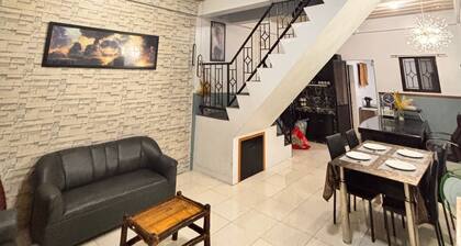 Axon Cozy Modern House Blue Unit Near The Walking Street