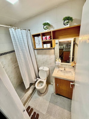 Apartamento, 2 quartos, para fumantes, sacada | Banheiro