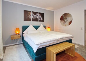 Iron/ironing board, bed sheets - Stylish 80sqm serviced apt| 6P/80m2 | barrier-free | business, spa, family (Bad Lippspringe)