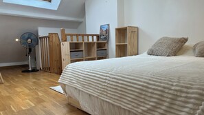2 habitaciones, tabla de planchar con plancha, wifi y ropa de cama 