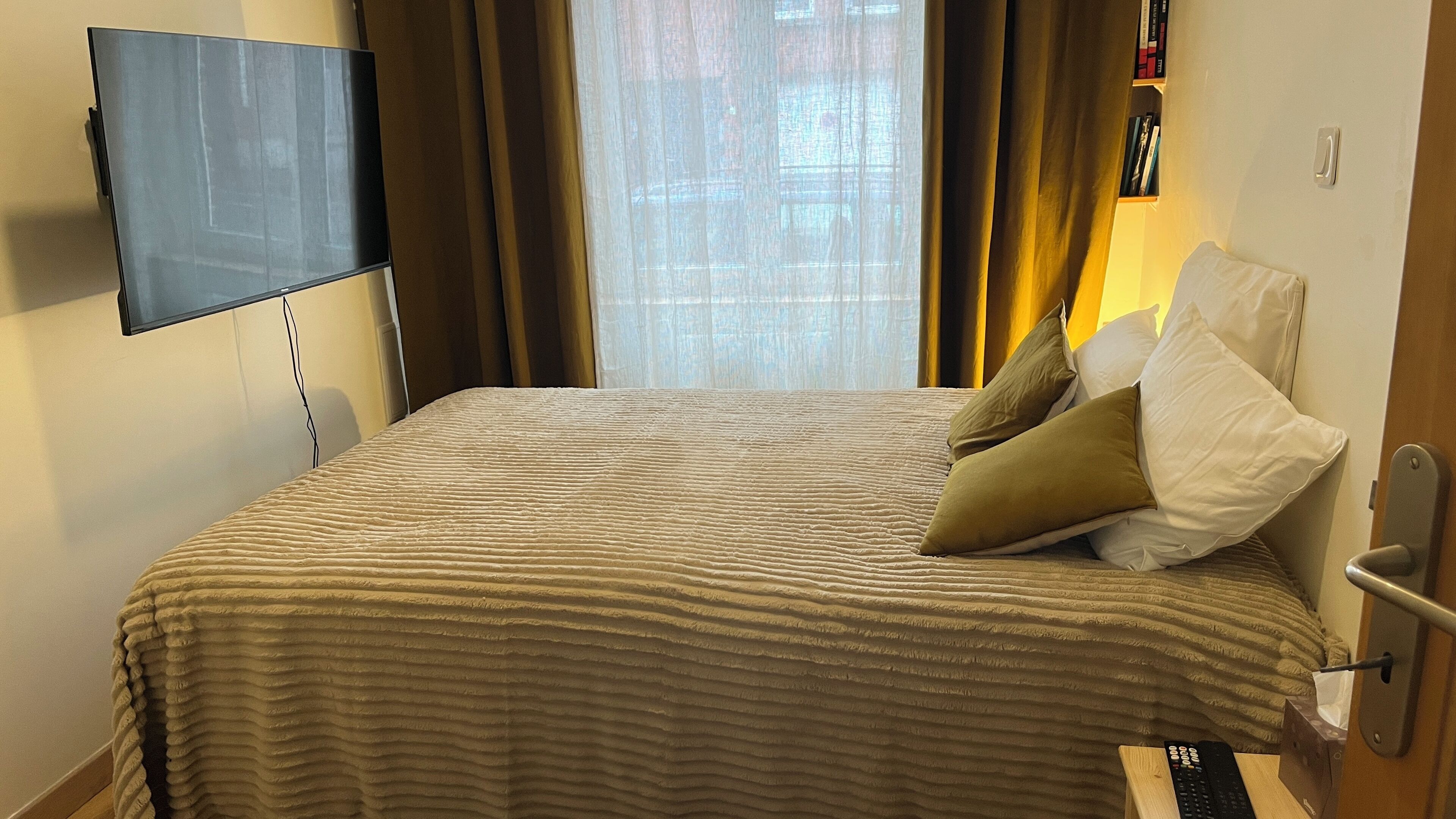 2 chambres, fer et planche à repasser, Wi-Fi, draps fournis