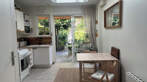 5-minute walk from Euratech and the metro, charming little typical Lille house