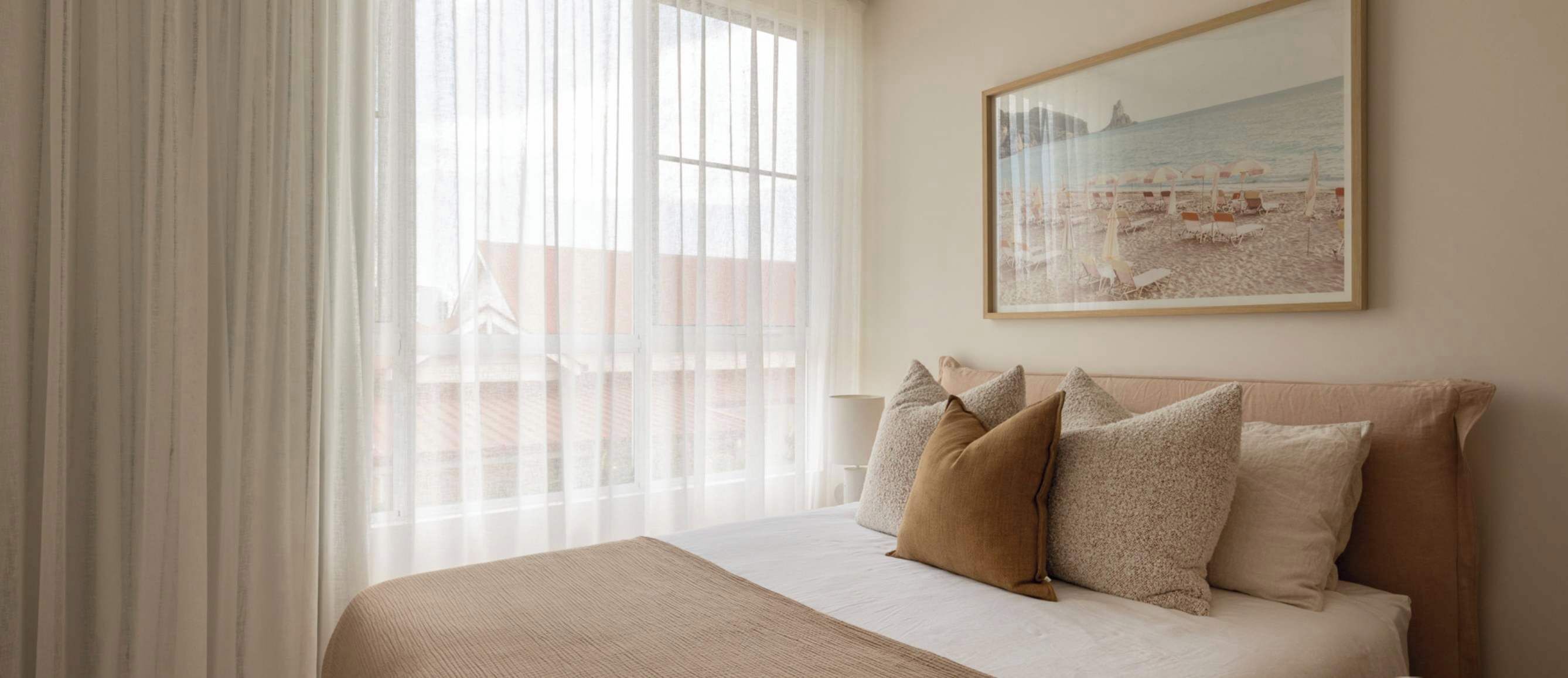 Desk, iron/ironing board, WiFi, bed sheets