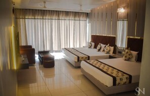 Deluxe Triple Room, City View | Desk, free WiFi