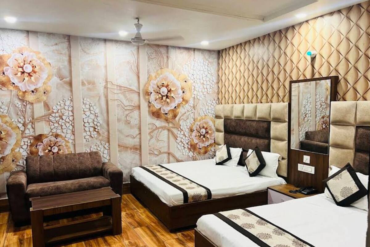 Deluxe Room | Desk, free WiFi