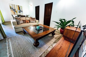 Suite familiar | Sala d'estar | Televisor LCD de 50 polzades amb canals per satèl·lit 