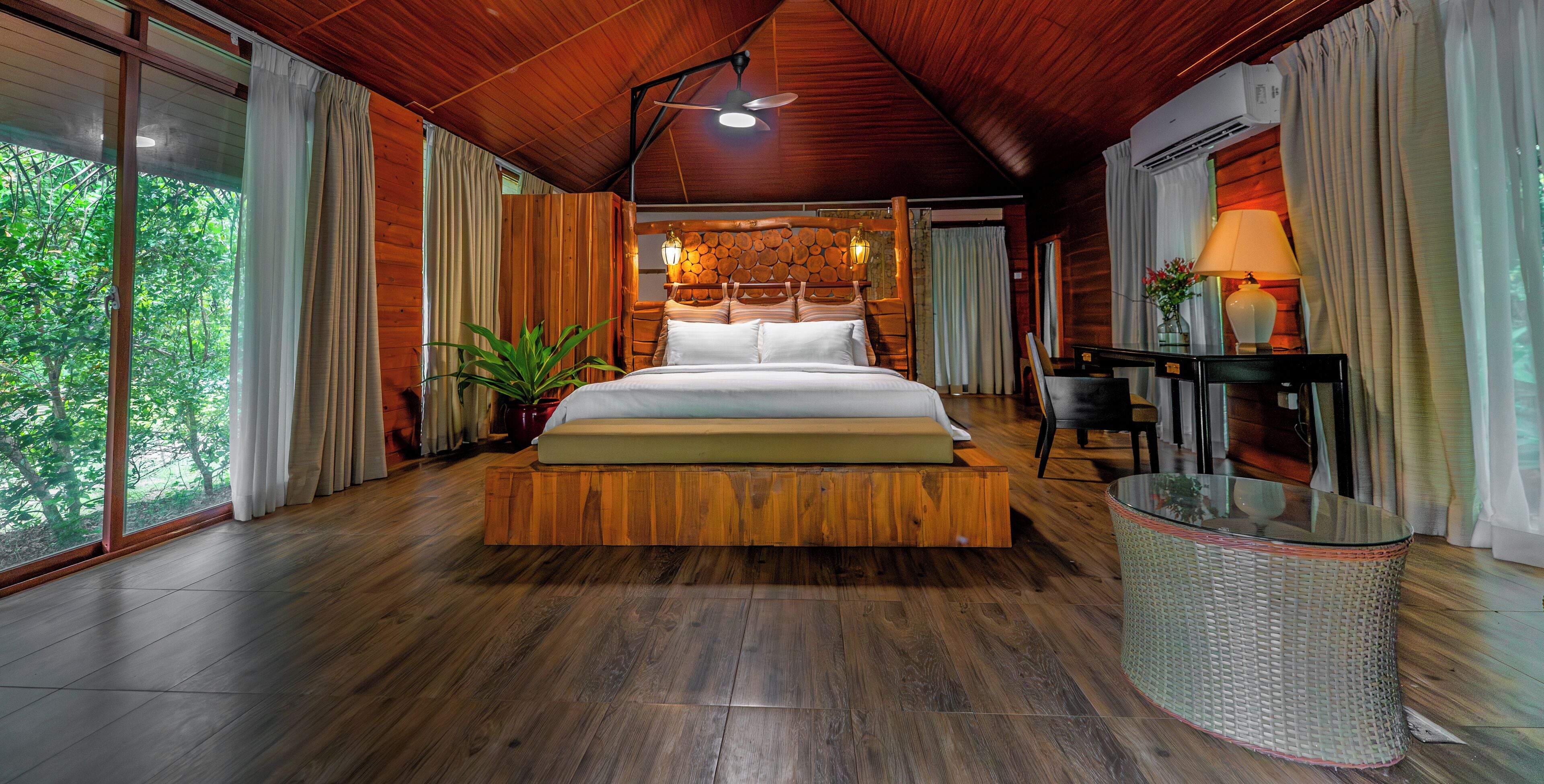 Premium bedding, pillow-top beds, minibar, in-room safe