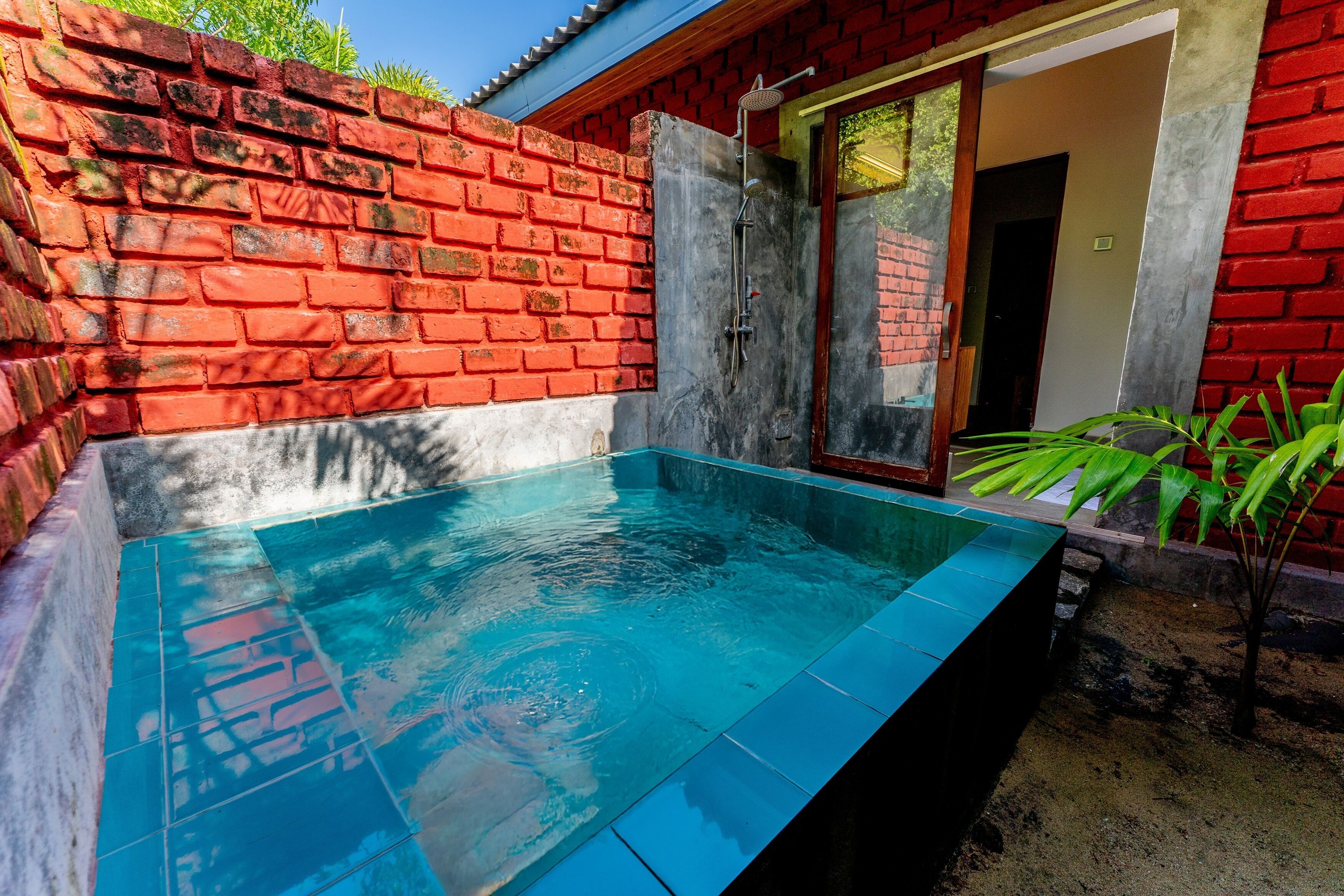 2 outdoor pools, pool umbrellas, pool loungers