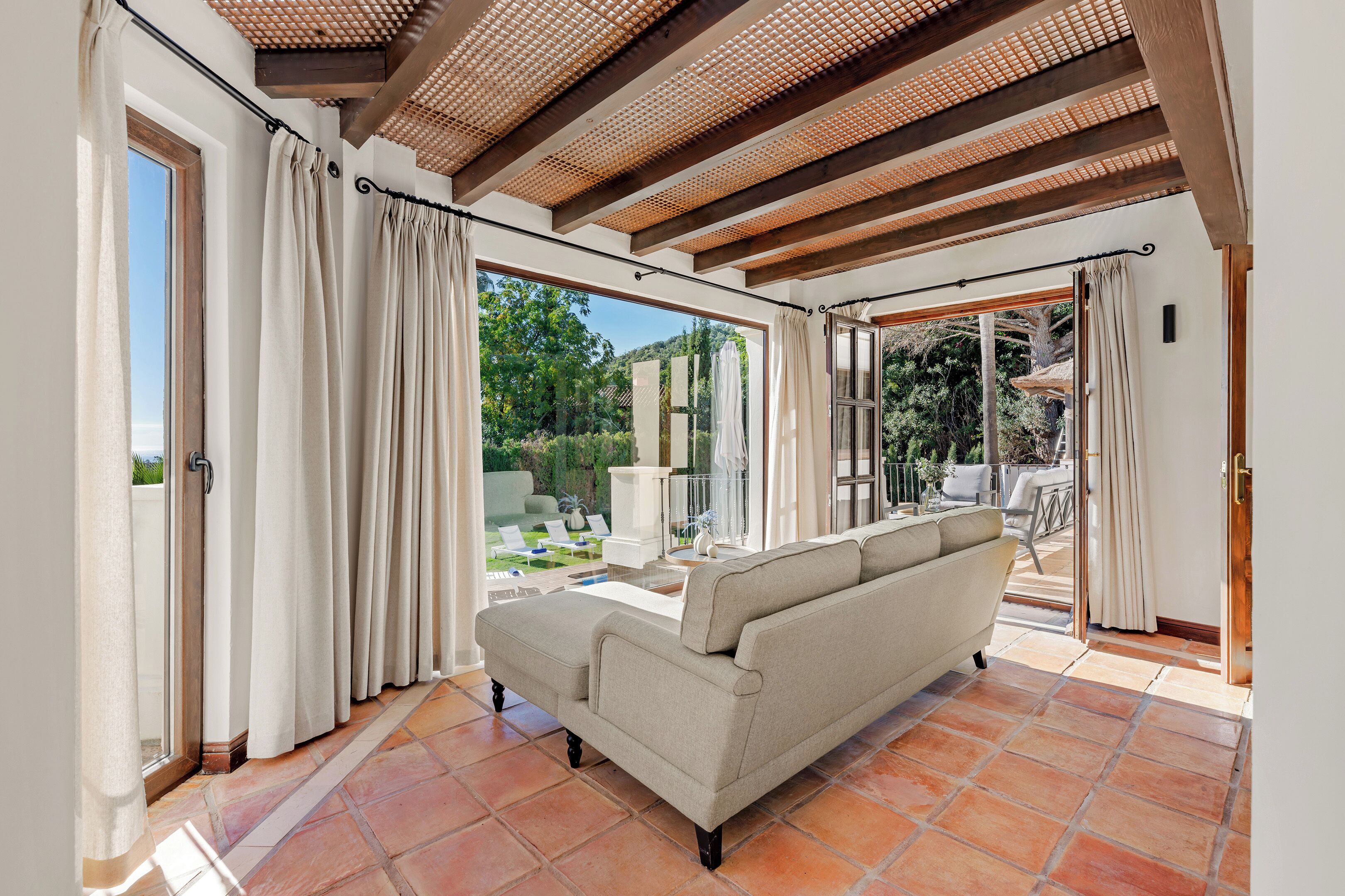 Télévision, cheminée