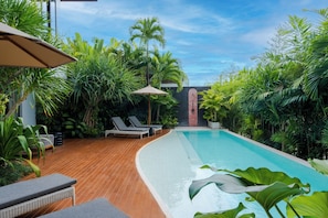 Outdoor pool - Villa Rosa by Pertama Stay (Kerobokan)