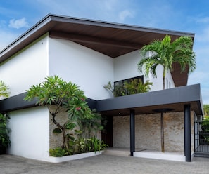 Property entrance - Villa Rosa by Pertama Stay (Kerobokan)