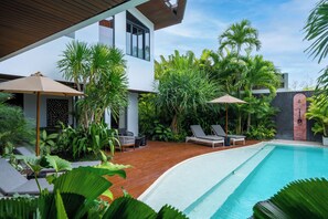 Outdoor pool - Villa Rosa by Pertama Stay (Kerobokan)