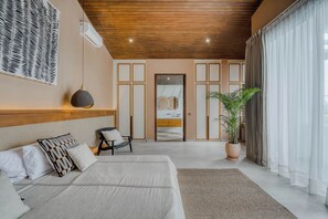 In-room safe, desk, soundproofing, iron/ironing board - Villa Rosa (Kerobokan)