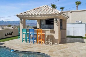 Terrace/patio - Lake Havasu Oasis: Pool, Hot Tub, Outdoor Kitchen (Lake Havasu City)