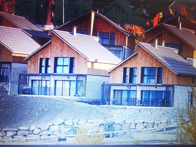 Chalet "L'Aster" 7/8pers, breathtaking view, 150m from the slopes, Risoul resort 1850