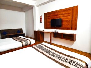 Family Room, Mountain View | Desk, laptop workspace