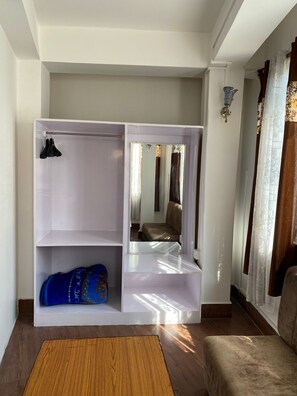 Family Room | Desk, laptop workspace, bed sheets - HOTEL JADE ARITHANG GANGTOK (Gangtok)