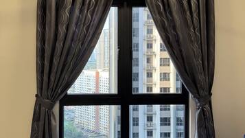 Cortinas blackout, tabla de planchar con plancha y wifi gratis