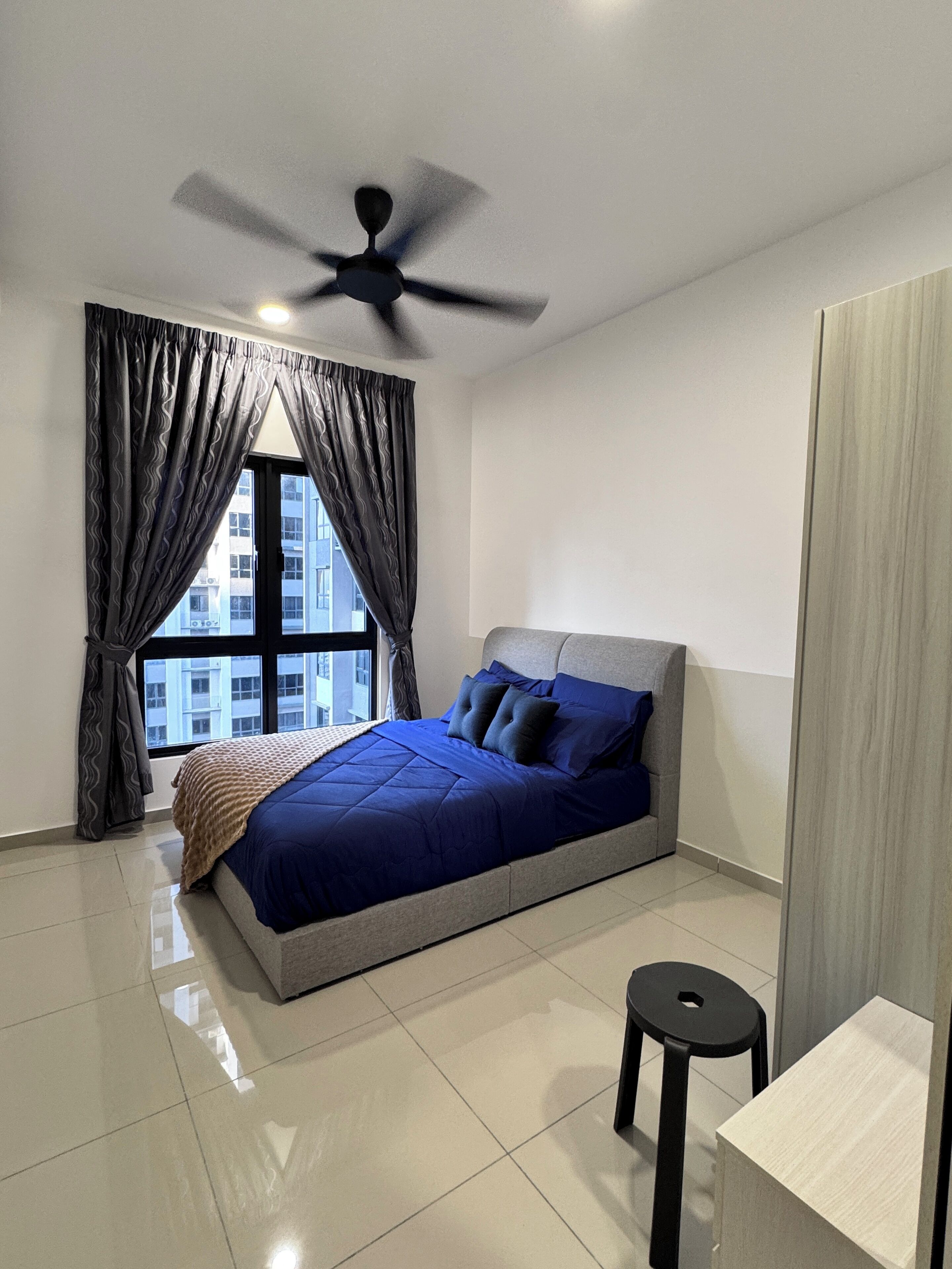 ผ้าม่านกันแสง, เตารีด/โต๊ะรีดผ้า, Wi-Fi ฟรี